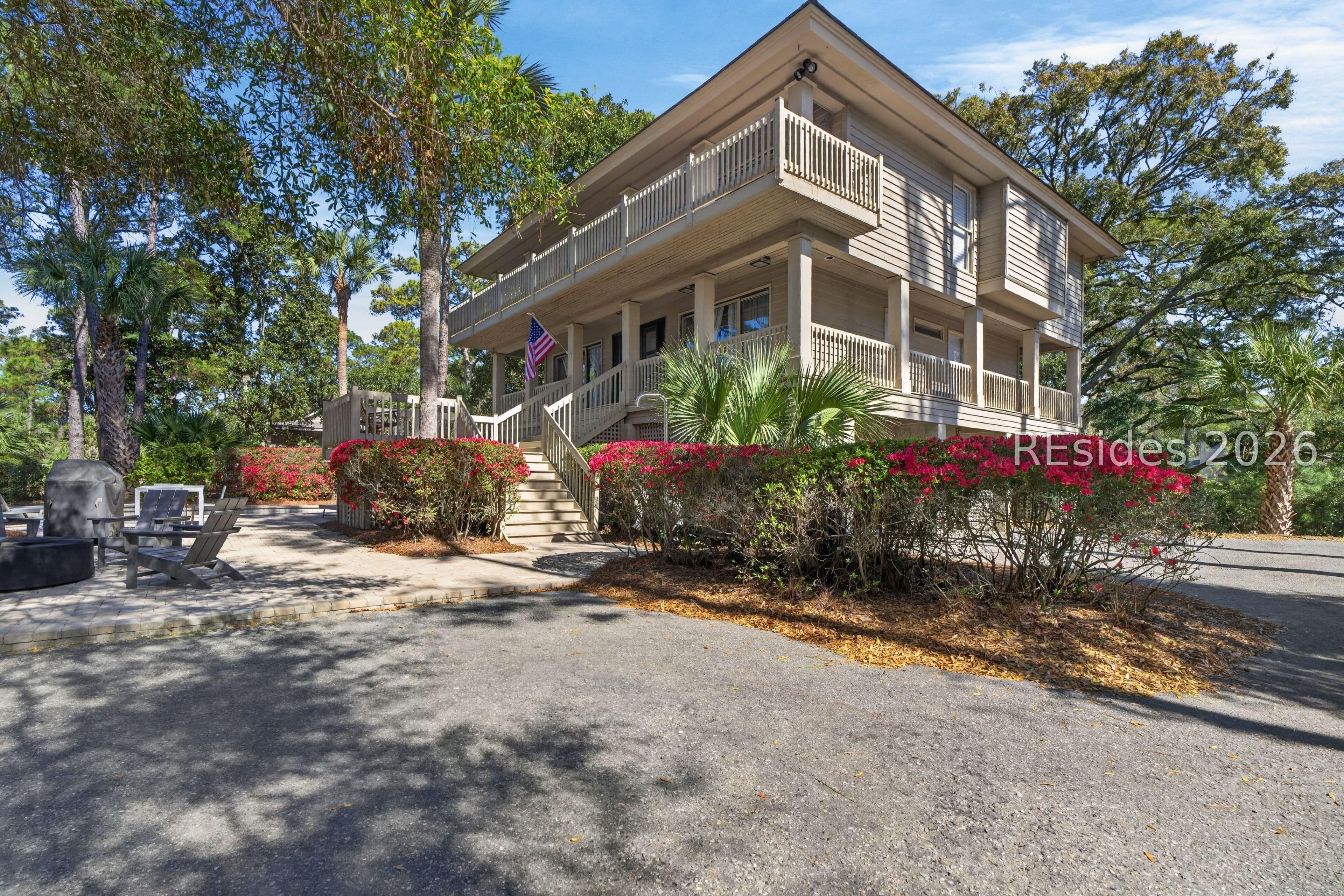 Hilton Head Island, South Carolina, USA — 4-Bed Coastal House With Curved Pool 3