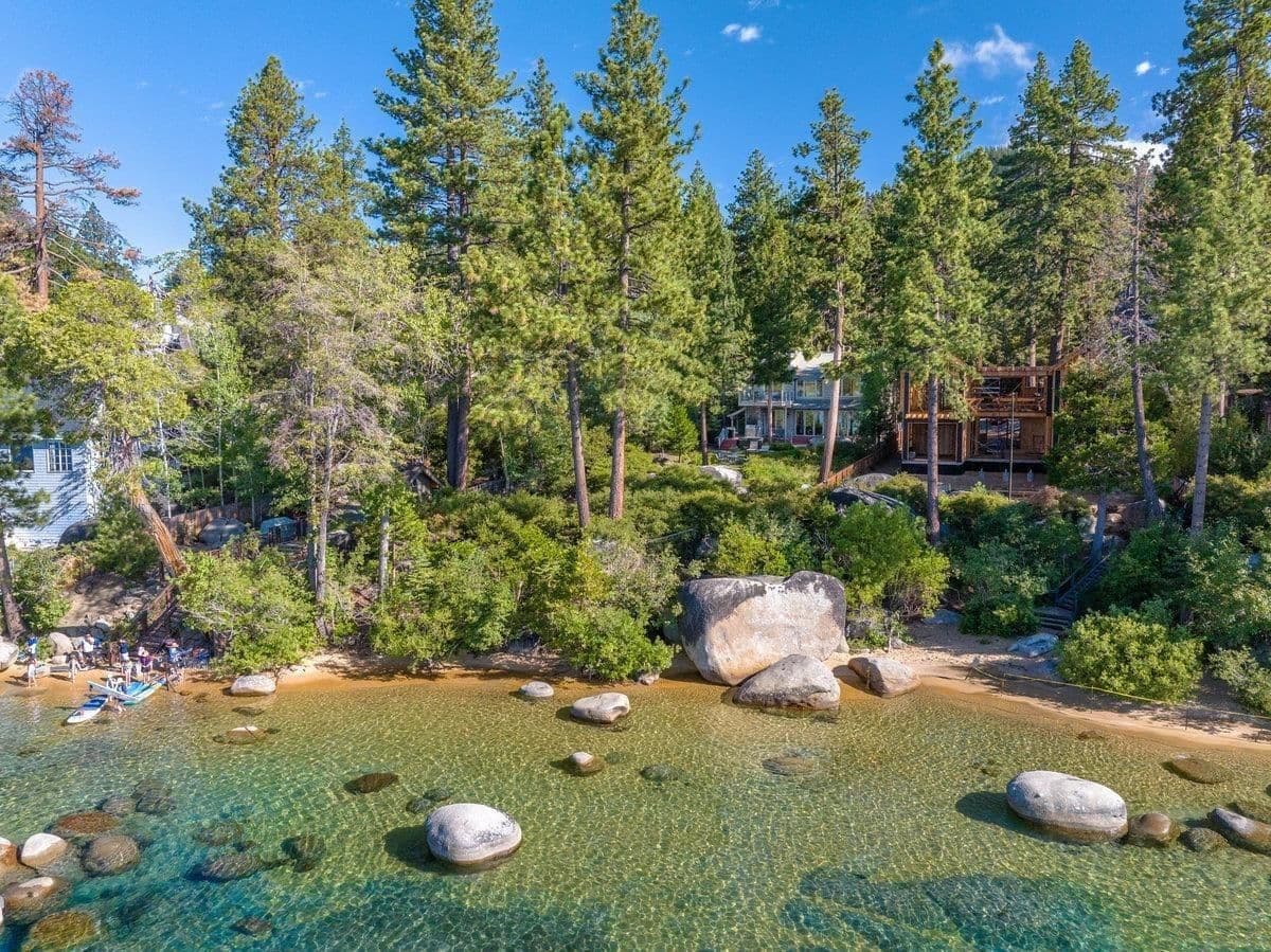 Kings Beach, Californie, États-Unis — Maison de 5 Chambres au Bord du Lac avec Ponton Privé et Plage de Sable 2