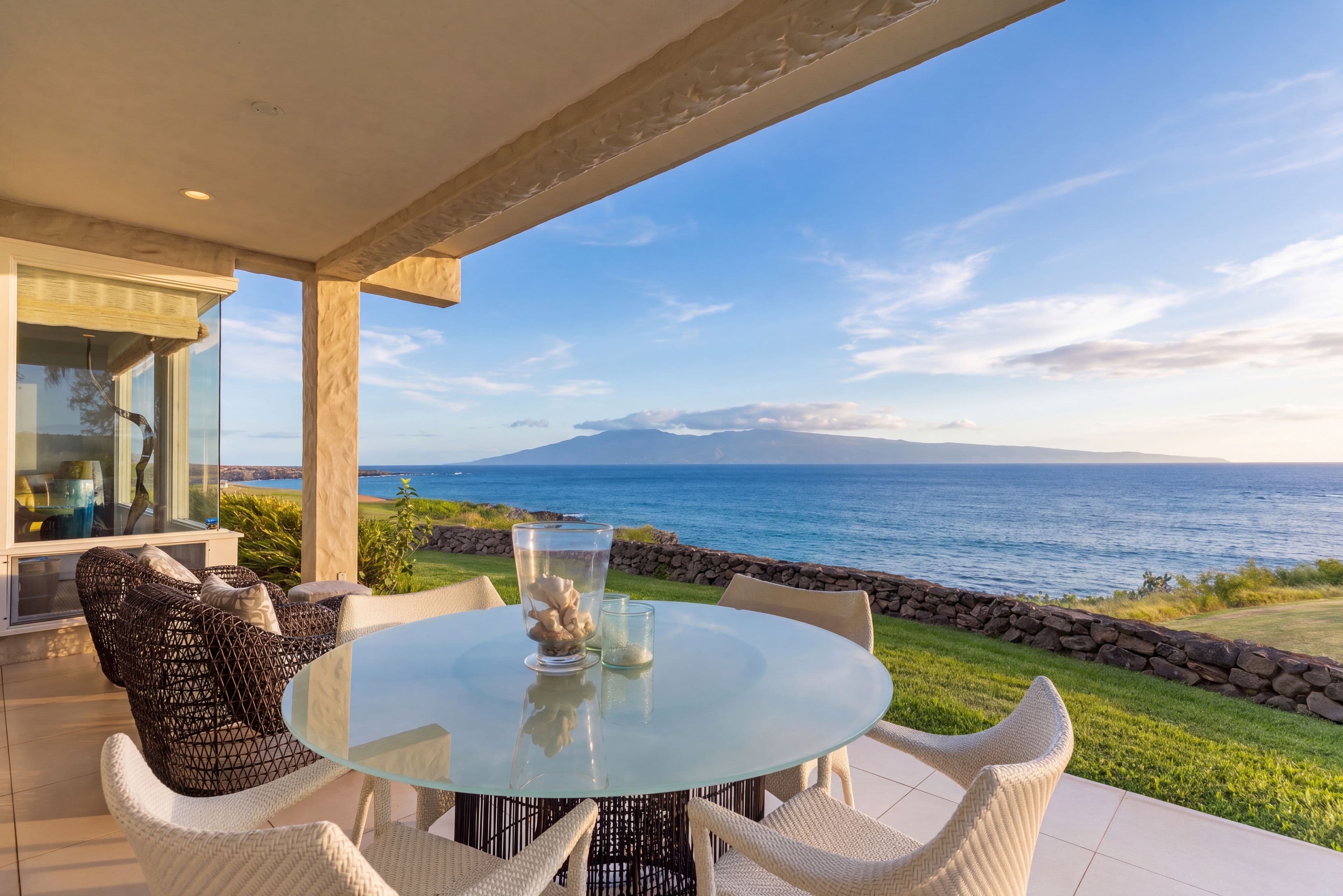Lahaina, Hawaii, USA — 3-Bed Resort Villa With Golf and Ocean Views