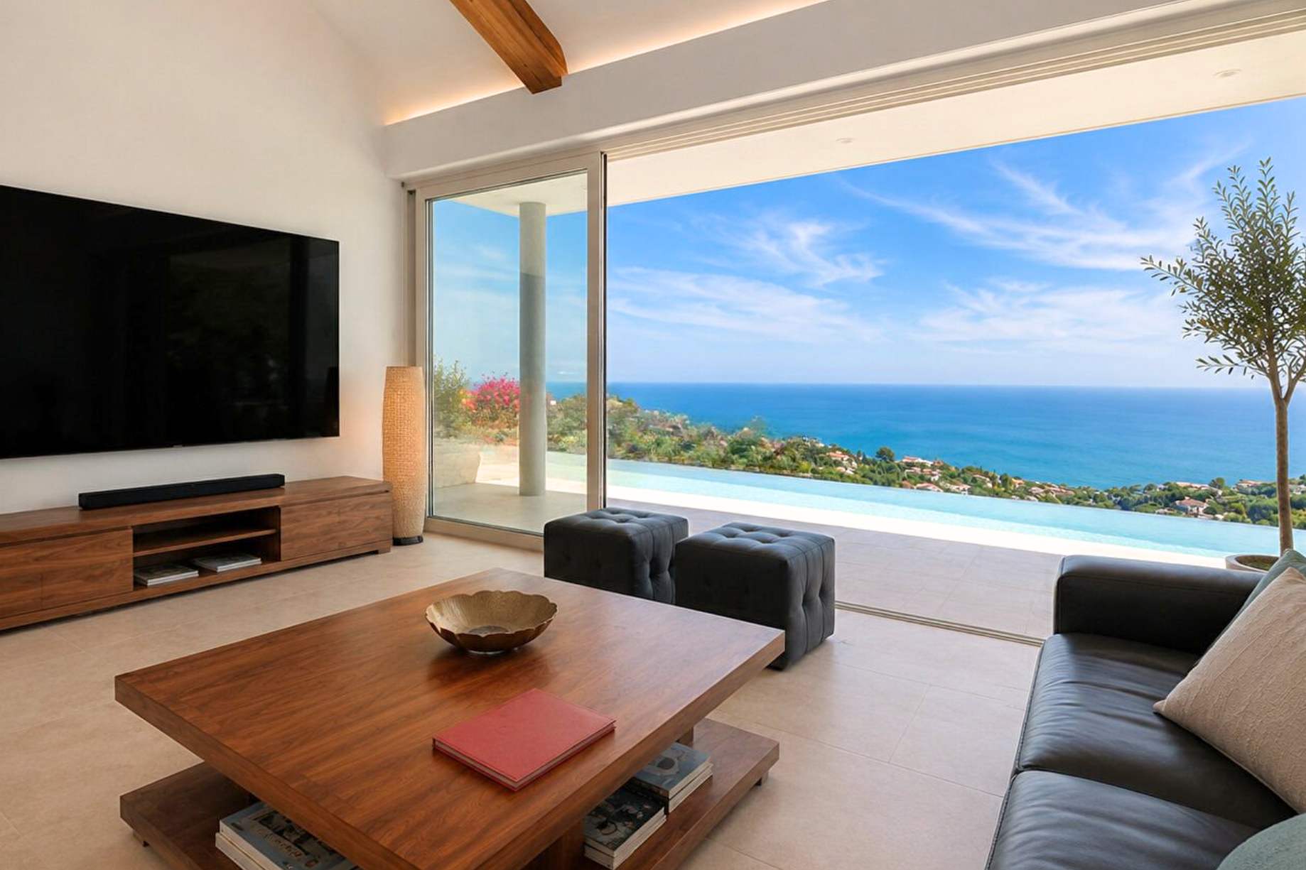 Les Issambres, Côte d'Azur, Frankreich — Villa mit 3 Schlafzimmern, Panorama-Meerblick und Infinity-Pool — photo 1