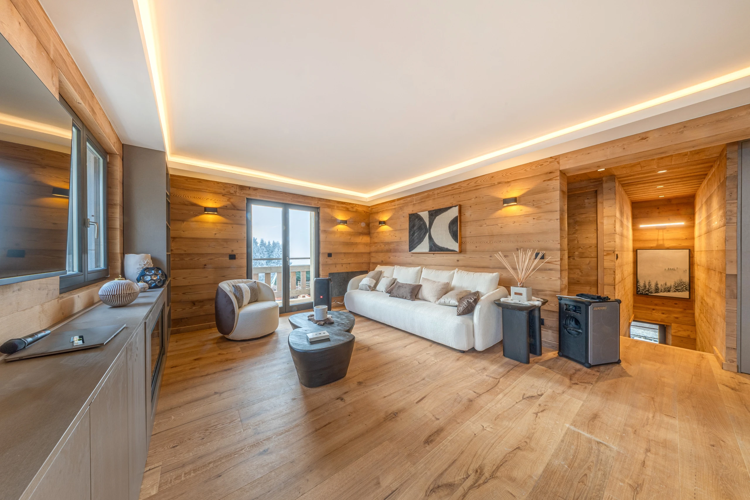Megève, Mont Blanc, France — 4-Bed Apartment With Terrace & Private Garden — photo 3