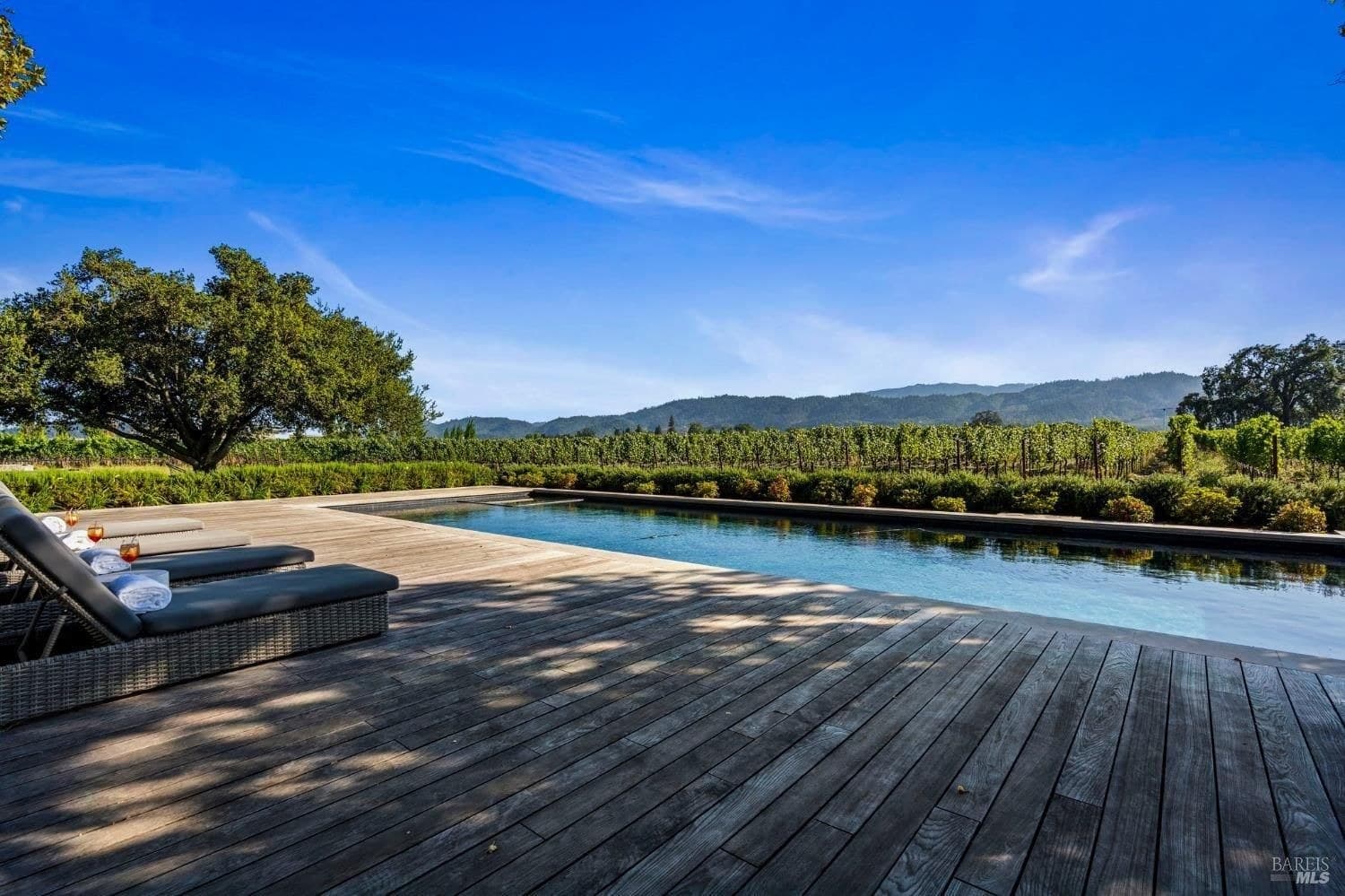 Napa, California, USA — 4-Bed Vineyard Estate With Pool & Spa 2