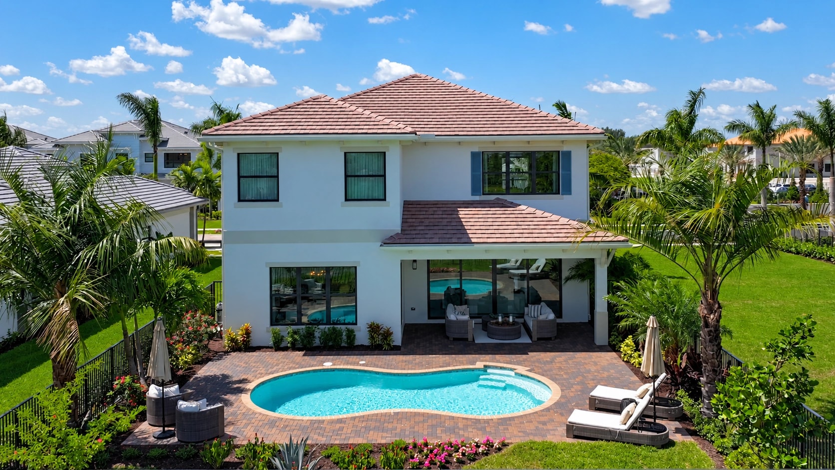 Palm Beach Gardens, Florida, USA — Villa med 4 soveværelser, pool og søudsigt