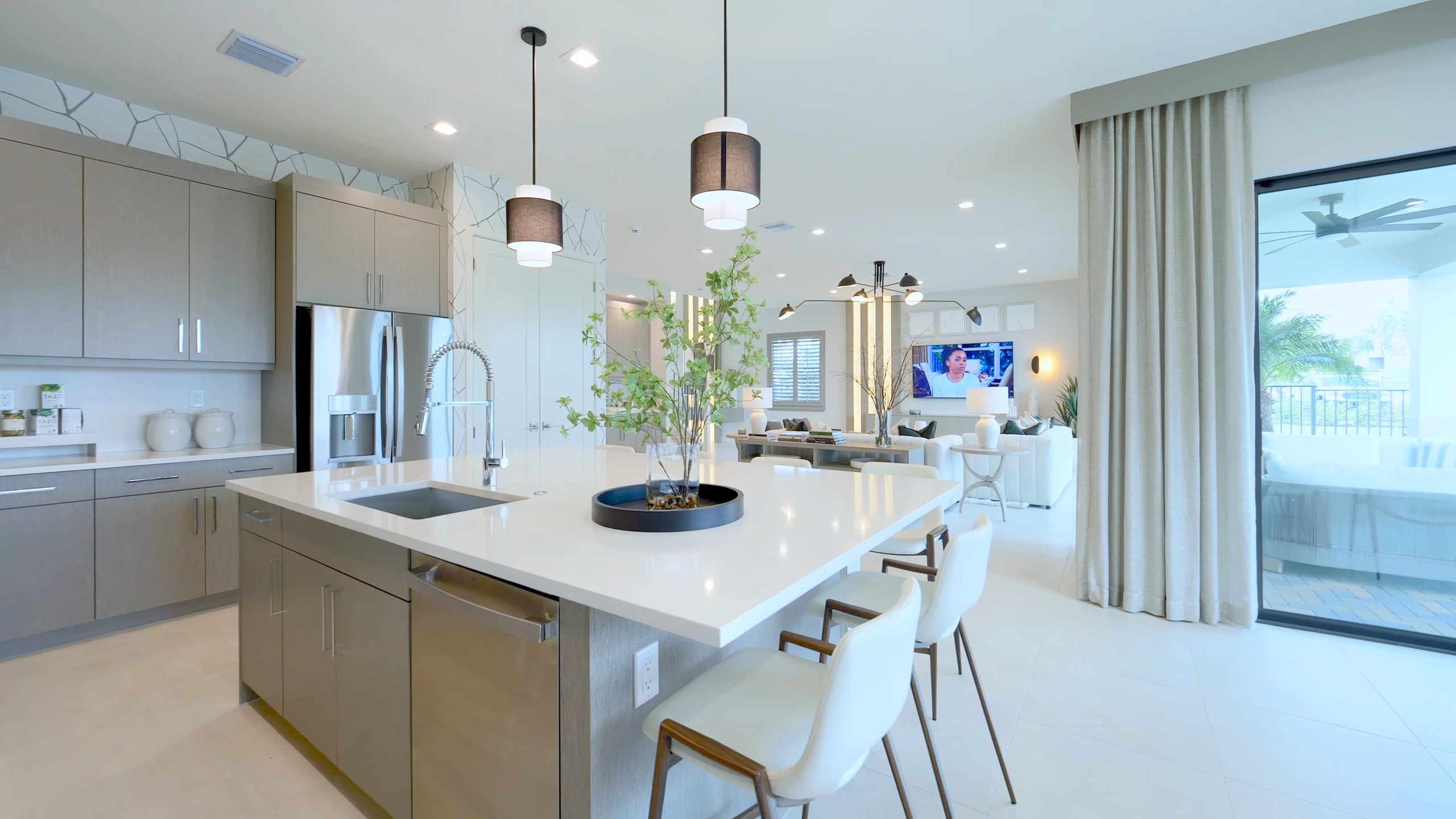 Palm Beach Gardens, Florida, USA — Villa med 4 soveværelser, pool og søudsigt 2