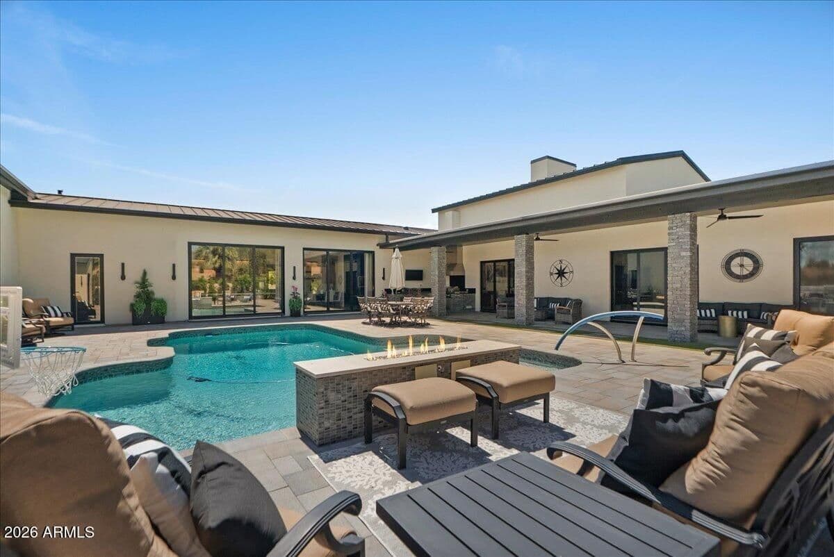 Scottsdale, Arizona, USA — 5-Bed House With Resort-Style Pool & Desert Views — photo 2