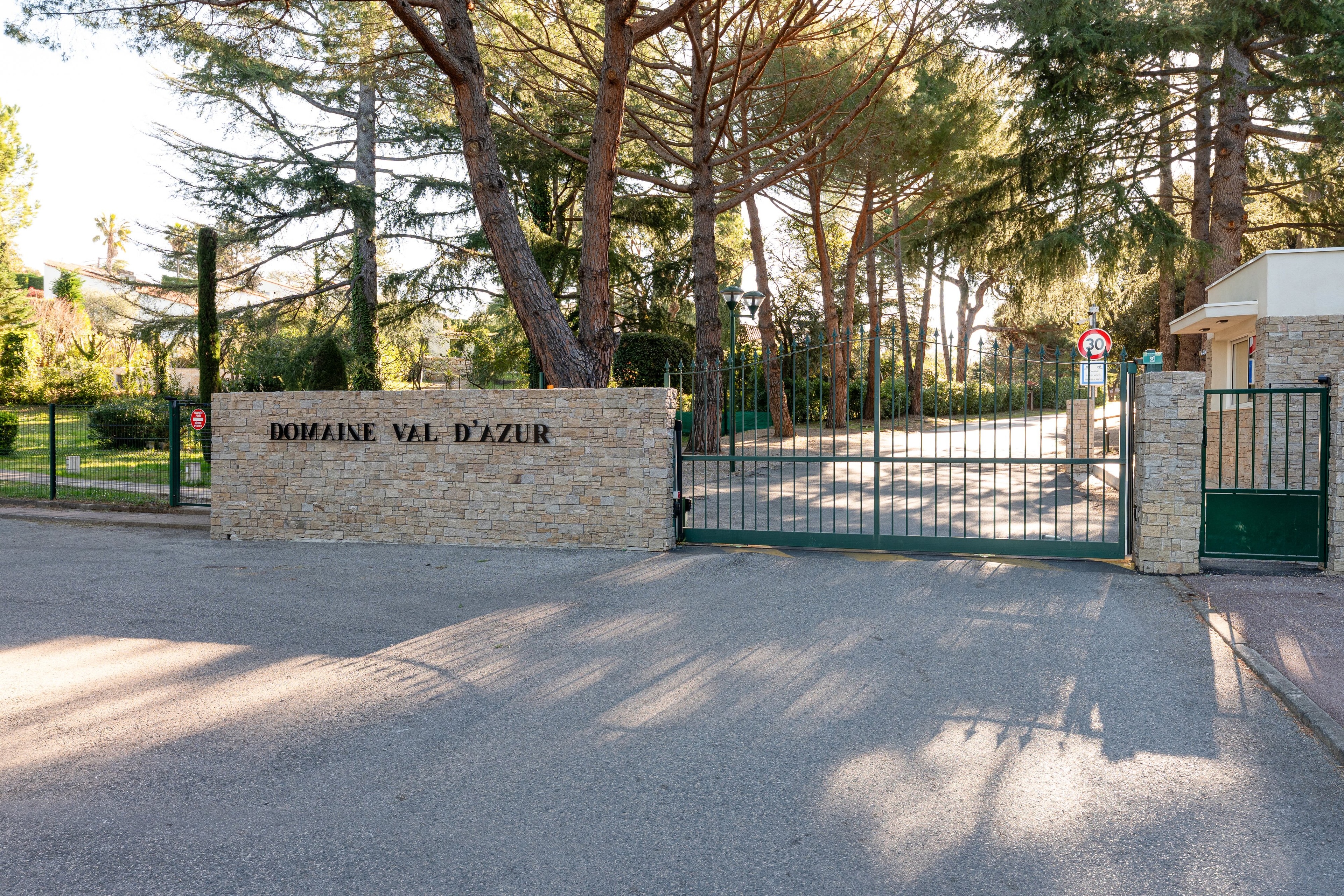 Valbonne, Côte d'Azur, France — 4-Bed Villa With Pool — photo 3