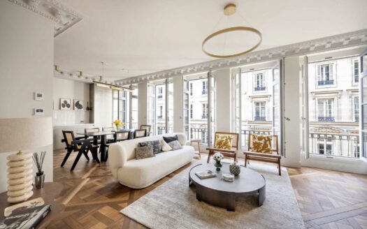 Paris 7th-District | Very Chic 2-Bed Residence Co-Ownership