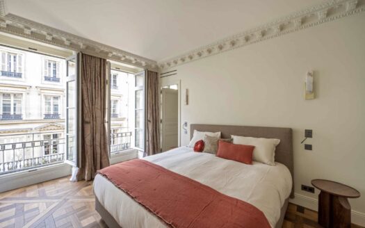Paris 7th-District | Very Chic 2-Bed Residence Co-Ownership