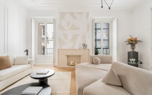 Madrid | 3-Bedroom Luxury Apartment in Justicia Central Neighbourhood