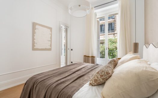 Madrid | 3-Bedroom Luxury Apartment in Justicia Central Neighbourhood