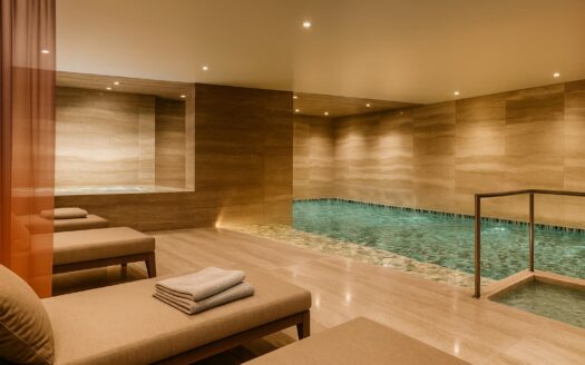 Tignes | Ski-In/Ski-Out 6-Bed Apartment With Extensive Terrace