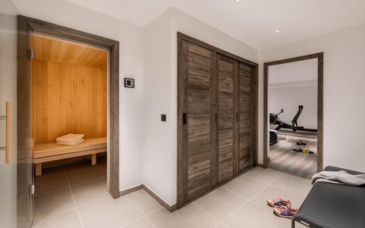 Méribel 3 Valleys | Luxury 6-Bed Duplex Residence With Terrace Hot Tub