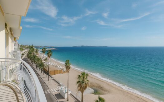 Cannes French Riviera | First‑Line Penthouse with Panoramic Roof Terrace