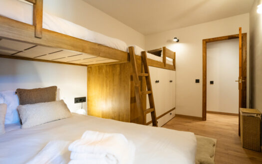 Baqueira Nheu | 3 Bed Ski Apartment, Panoramic Mountain Views