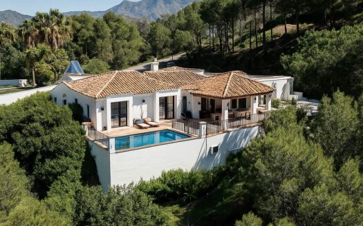 Benahavís, Marbella | 4 Bed Sea & Mountain Views, Infinity Pool, Jacuzzi