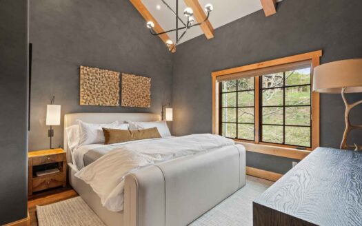 Aspen Snowmass | Exceptional Ski-in Ski-out 4-bed Chalet