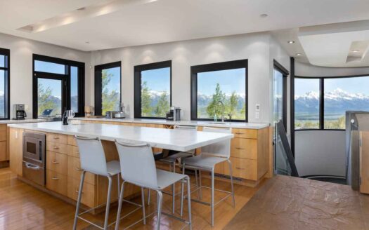Jackson, Wyoming | 6-Bed Estate With Mountain Views