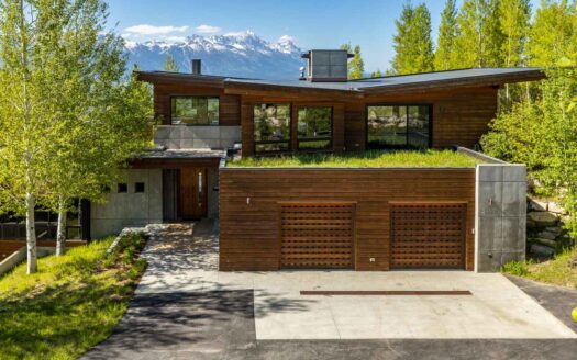 Jackson, Wyoming | 6-Bed Estate With Mountain Views