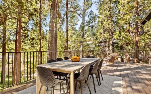 Lake Arrowhead, California | 4-Bed Chalet With Dock Access