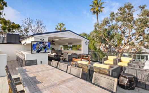 Newport Beach, California | 4-Bed Chalet On Balboa Island