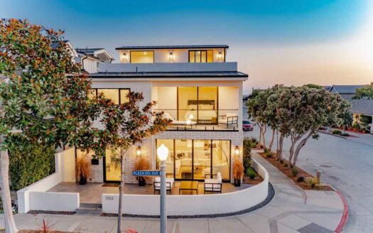 Newport Beach, California | 4-Bed Chalet With Harbor Views