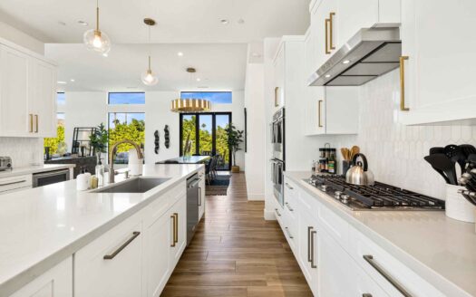 Palm Desert, California | 5-Bed Chalet Gated Oasis