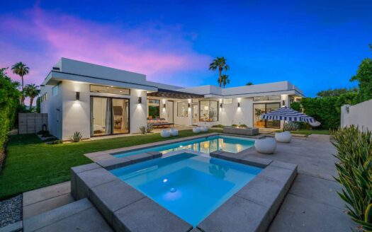 Palm Desert, California | 5-Bed Chalet Gated Oasis