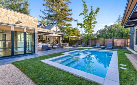 St. Helena, California | 3-Bed Chalet With Valley Views