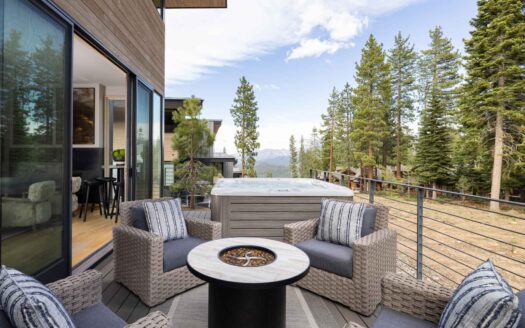 Lake Tahoe, Truckee California | 3-Bed Chalet With Peak Views