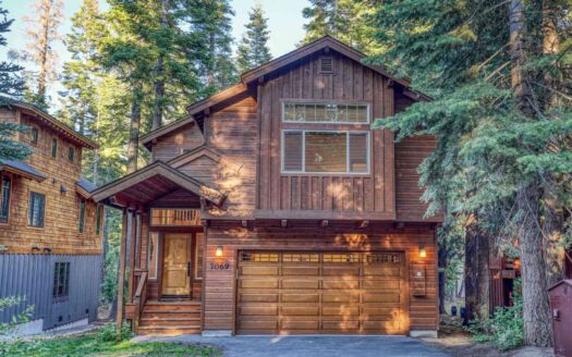 Lake Tahoe, Tahoma California | 3 Bed Home, Hot Tub, Fireplace, Vaulted Ceilings