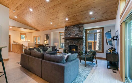 Lake Tahoe, Tahoma California | 3 Bed Home, Hot Tub, Fireplace, Vaulted Ceilings