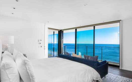 Malibu Broad Beach, California | 3 Bed Oceanfront Home, Rooftop Deck, Hot Tub, Garage