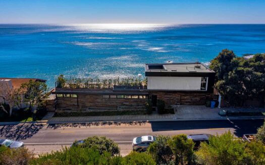 Malibu Broad Beach, California | 3 Bed Oceanfront Home, Rooftop Deck, Hot Tub, Garage
