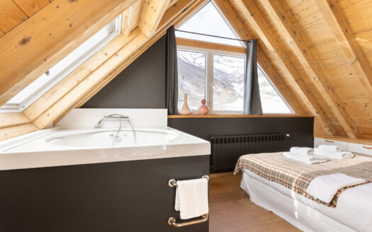 Bagergue, Baqueira Spain | 4-Bed Duplex With Jacuzzi