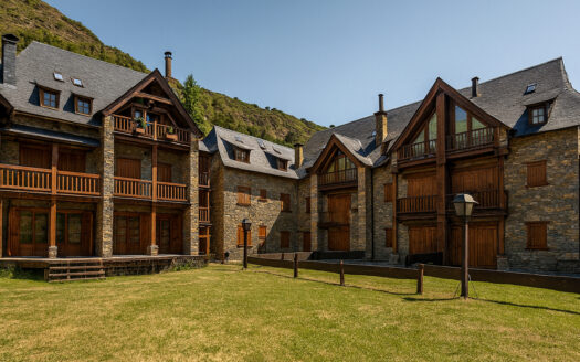 Garòs, Baqueira Spain | 4-Bed House With Garden