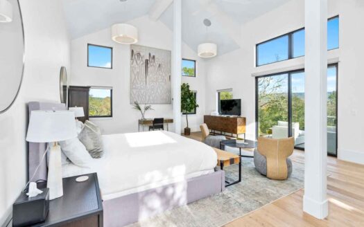 Healdsburg, California | 4-Bed Chalet With Vineyard Access