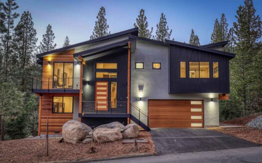 Lake Tahoe, Incline Village Nevada | 4-Bed Chalet With Mountain Views