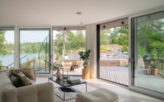 Ljusterö, Sweden | 5-Bed Villa First Water Line