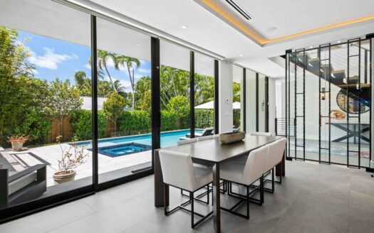 Miami Beach, Florida | 4-Bed Chalet With Rooftop Deck
