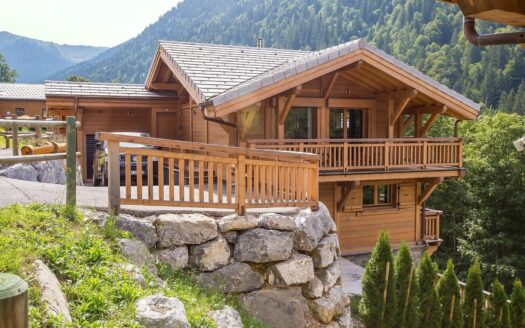 Morzine, French Alps | 6-bed chalet with views and jacuzzi