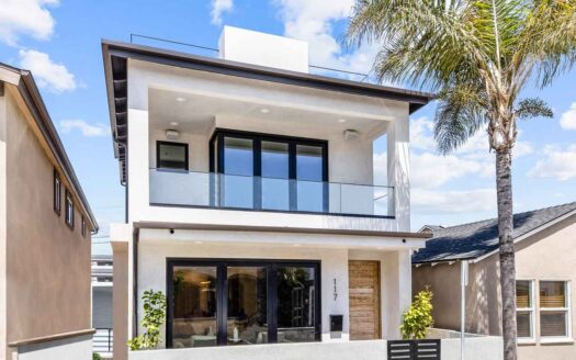 Newport Beach, California | 3-Bed Chalet With Beach Access