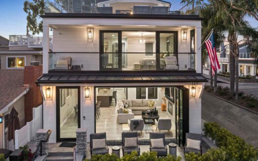 Newport Beach, California | 4-Bed Chalet On Balboa Island