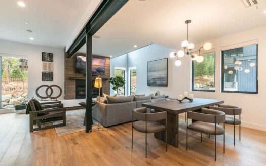 Lake Tahoe, Olympic Valley California | 4-Bed Apartment With Hiking Trail Access