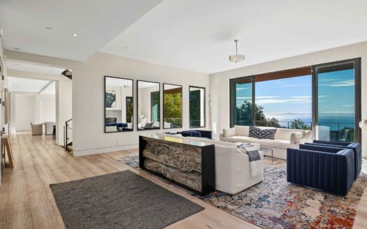 Santa Barbara, California | 4-Bed Chalet With Rooftop Deck