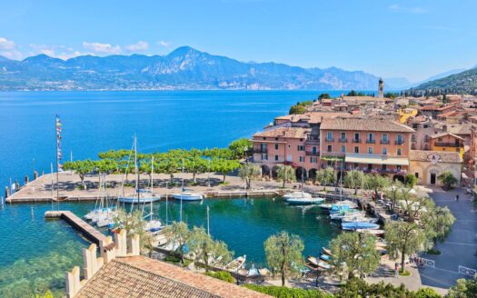 Torri del Benaco, Lake Garda Italy | 2-Bed Apartment Central Location