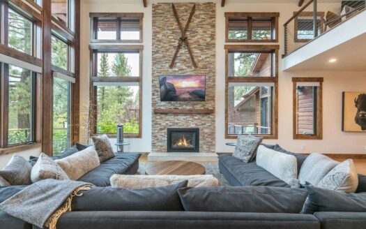 Lake Tahoe, Truckee California | 4-Bed Chalet With Golf Course Proximity