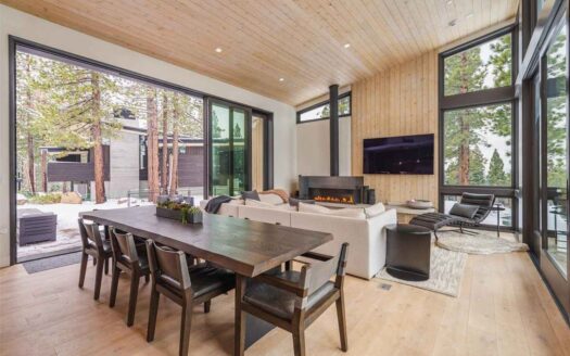 Lake Tahoe, Truckee California | 4-Bed Chalet With Fire Pit