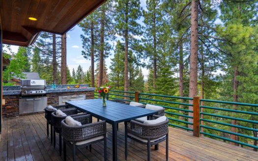 Lake Tahoe, Truckee California | 4-Bed Chalet With Golf Course Views