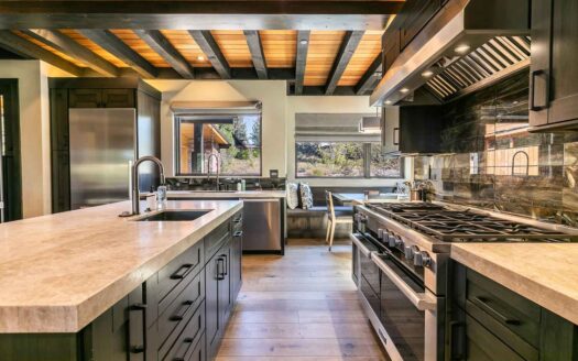 Lake Tahoe, Truckee California | 5-Bed Chalet In Gated Community