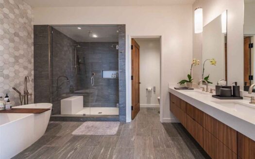 Lake Tahoe, Truckee California | 4-Bed Chalet With Fire Pit